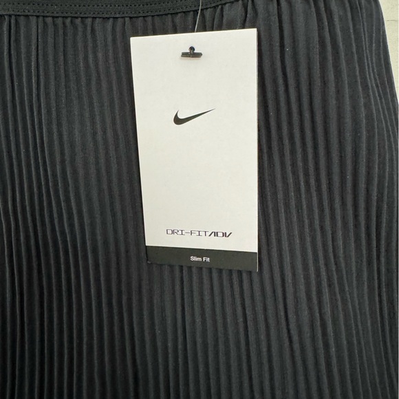 NEW WITH TAGS  NIKE AEROSWIFT Womens Racing Shorts Size Small NWT - Picture 3 of 10